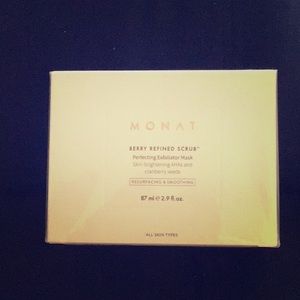 MONAT berry refined scrub face scrub